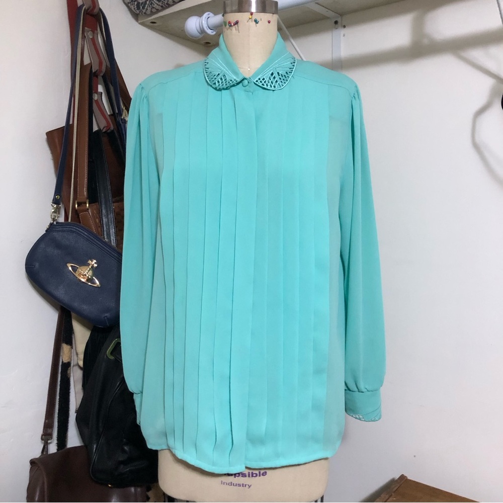Beautiful vintage blouse from Eaton
